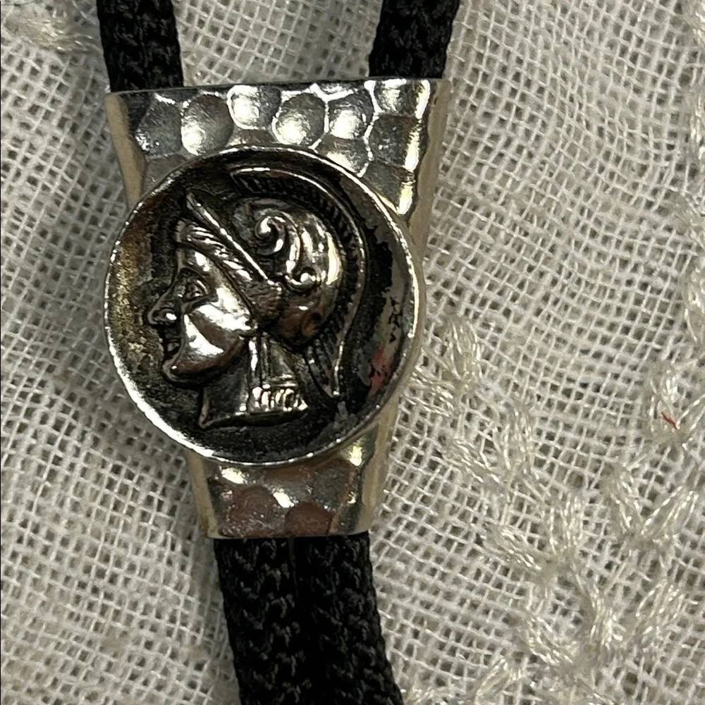 Vintage Bolo tie western, with ornate medallion